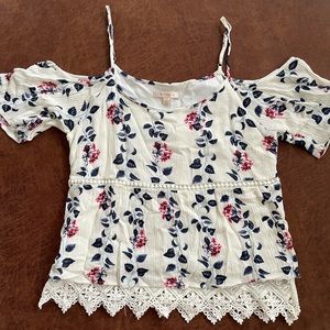 Skies are Blue off the shoulder top! Size small